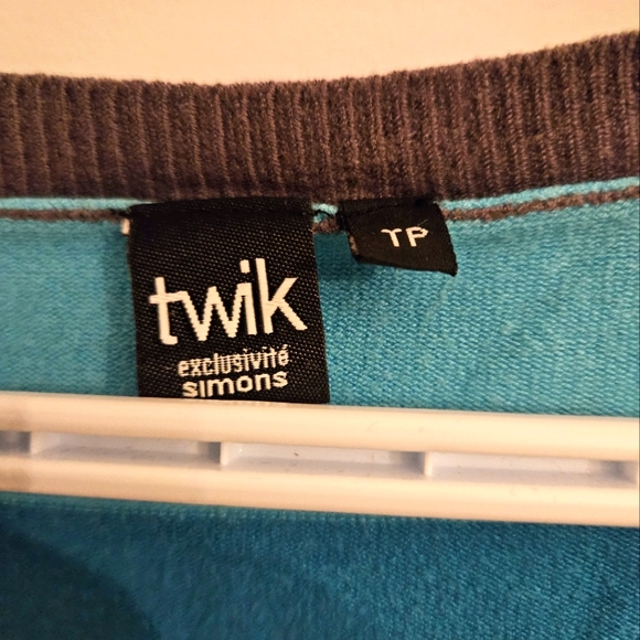 Sweater XS - Picture 3 of 3